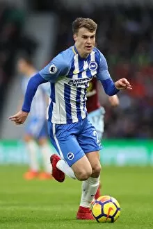 Images Dated 16th December 2017: Brighton and Hove Albion vs Burnley: Premier League Battle at American Express Community Stadium