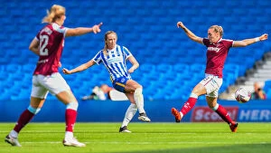 Images Dated 6th September 2021: Brighton and Hove Albion Women vs. West Ham United Women: 2021/22 WSL Clash at American Express