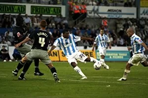 Images Dated 16th May 2006: Colin Kazim Richards shoots against Reading