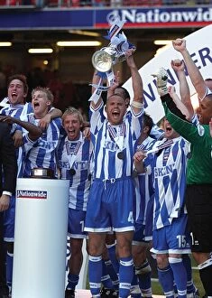 2004 Play-off Final Gallery: Danny Cullip lifts the play-off trophy at the Milennium Stadium, Cardiff