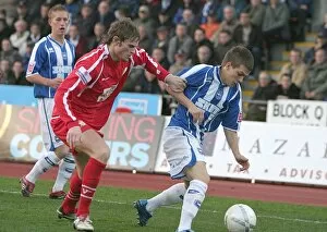 Images Dated 4th December 2006: Dean Cox takes on Ritchie Sutton