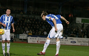 Images Dated 11th December 2006: Dean Hammond heads Albions first goal