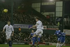 Images Dated 18th December 2006: Dean Hammond heads for goal