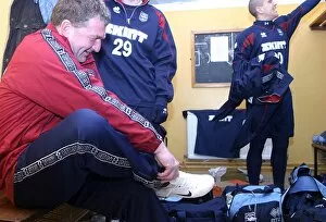 Images Dated 16th November 2006: Dean White in dressing room at Falmer