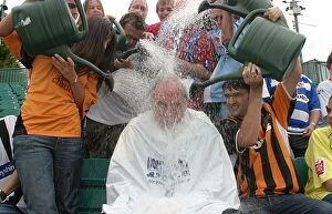 Images Dated 10th November 2006: Des Lynam gets a soaking