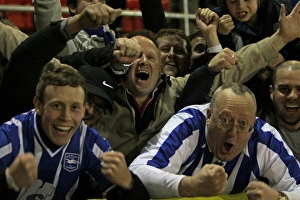 Images Dated 29th March 2011: Fans Dagenham 29MAR11 PH 0936