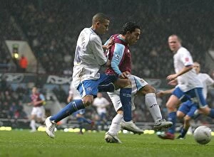 Images Dated 8th January 2007: Joe O Ceaurill challenges Carlos Tevez