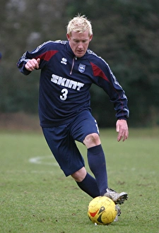 Images Dated 16th November 2006: Kerry Mayo training at Falmer 2006