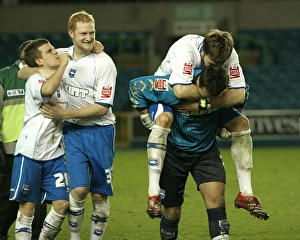 Images Dated 29th November 2006: Team Celebrate winning at Millwall in the JPT