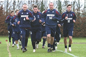 Images Dated 16th November 2006: training run at Falmer 2006