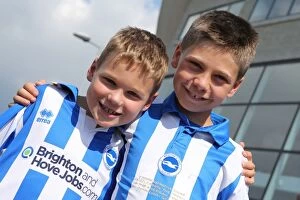 Images Dated 3rd September 2013: Unforgettable Moments: Brighton & Hove Albion FC Team Signing Event at the Club Shop (September 3)
